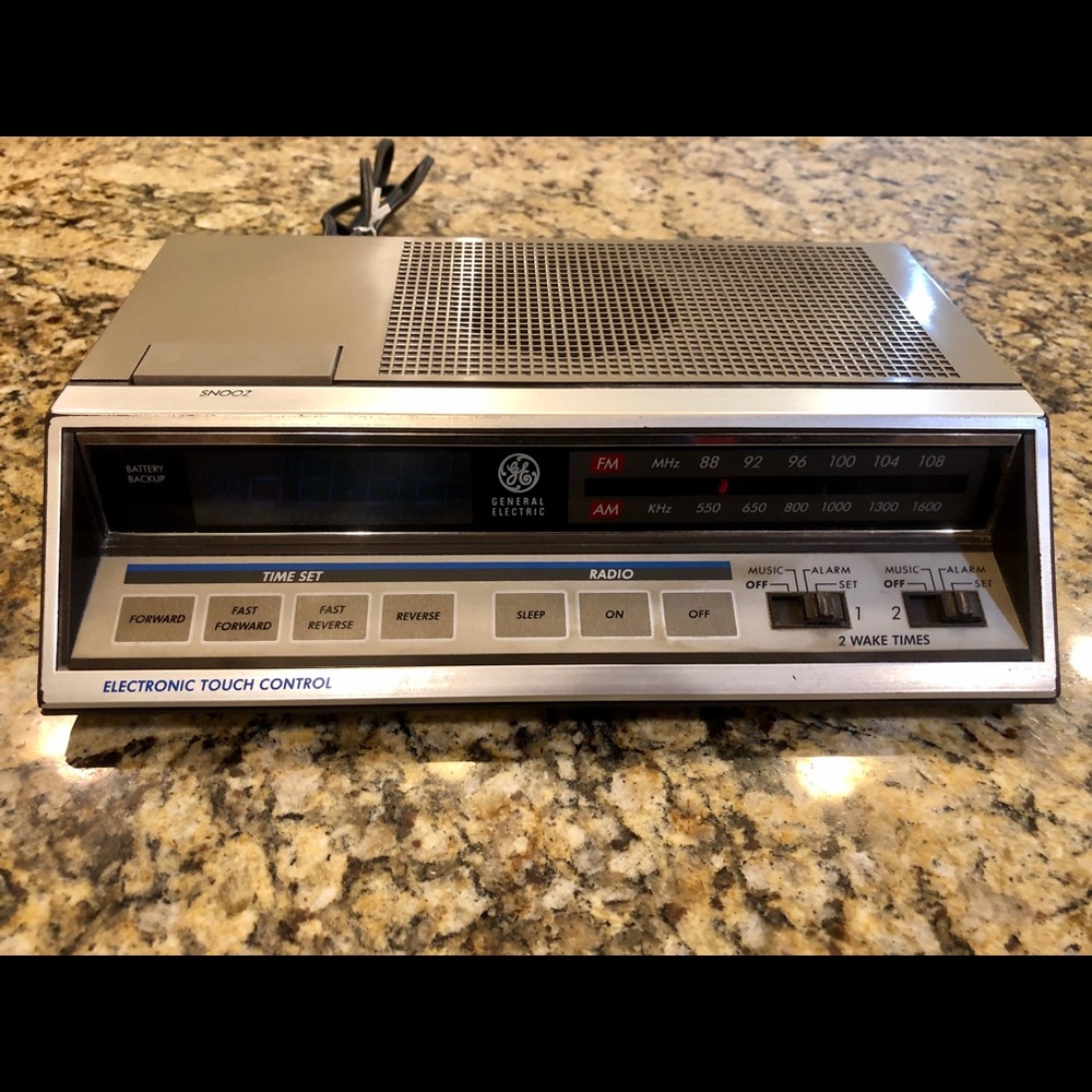 ⭐️SOLD⭐️ General Electric Alarm Clock & Radio
